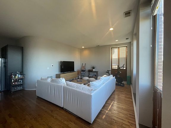 3rd image of 1885 N Winnebago Ave APT 4E