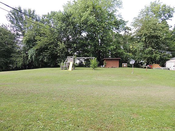 3rd image of 809 Gardenside Dr