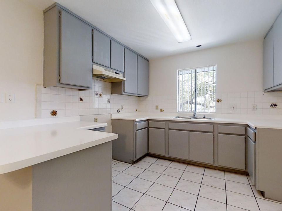 1st image of 241 E Anaheim St #5