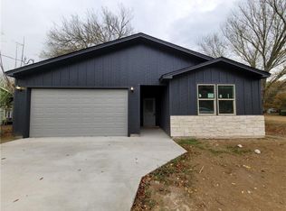 1309 E Fannin St, Luling, TX 78648