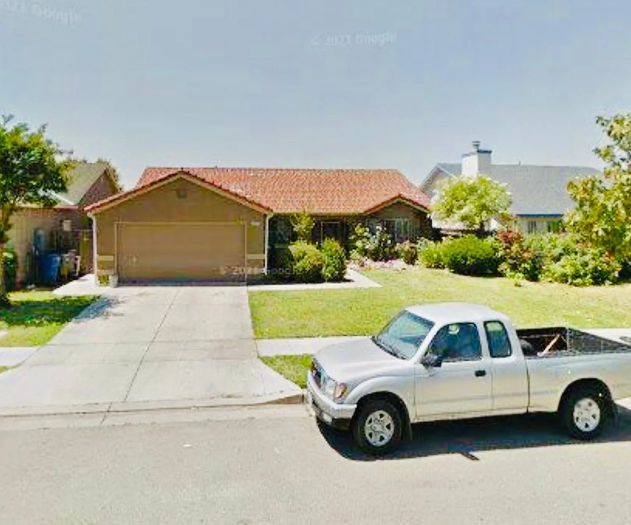 4675 N Vista Ave photo 1