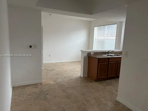 953 SW 10th St #6 Photo 1