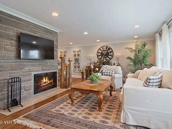 4th image of 351 Woodland Ct