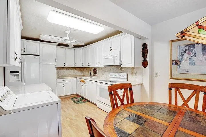 2 bed, 2.0 bath, 1661 sqft, $6,500 — Photo 2
