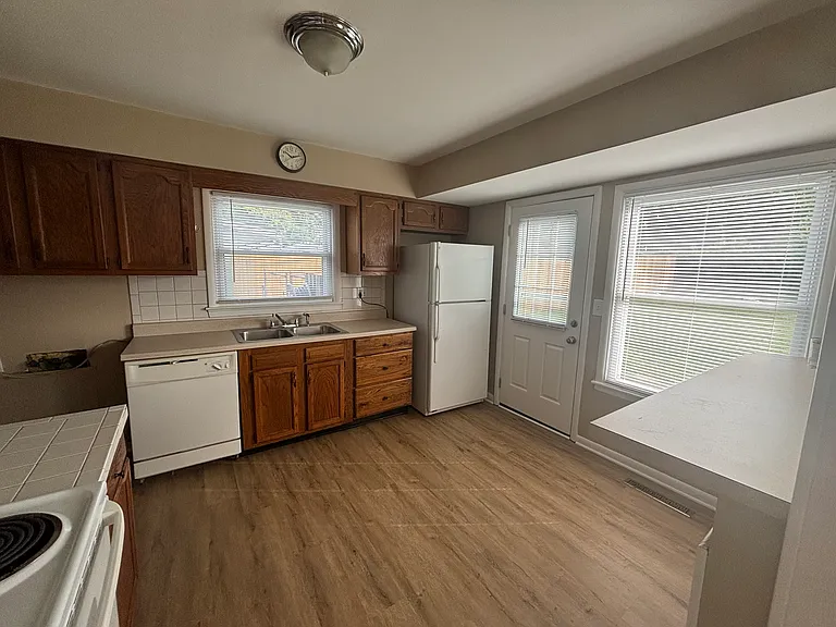 1807 Ashmoor Ln — Photo 14