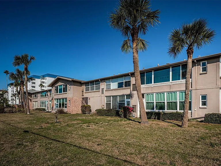 2 Causeway Blvd #208 — Photo 5