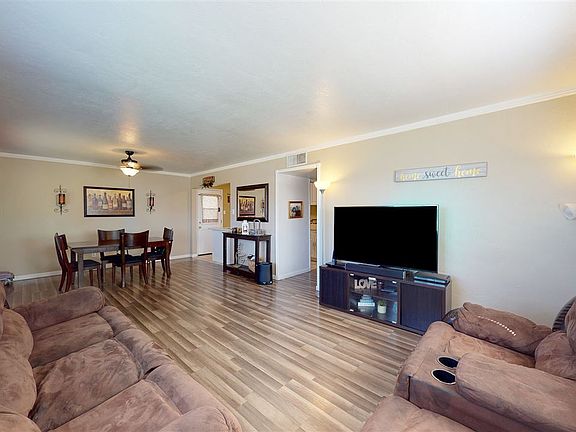 3rd image of 2090 E La Mesa St