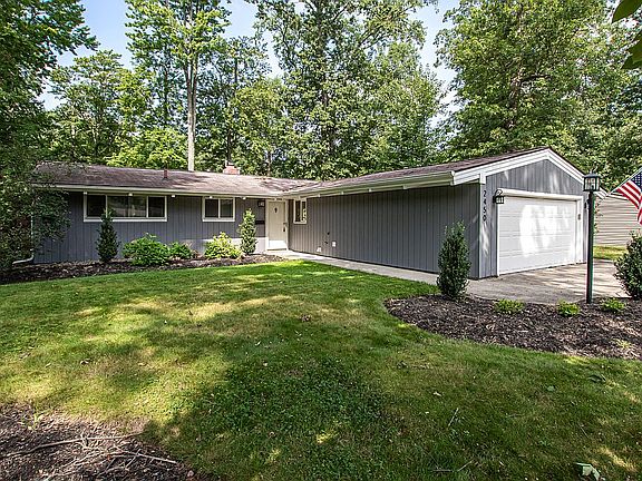 2nd image of 2450 Beechwood Dr