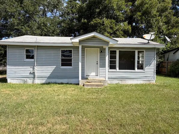 726 Walnut St, Gilmer, TX 75644