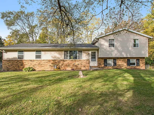 51877 Kenilworth Rd, South Bend, IN 46637