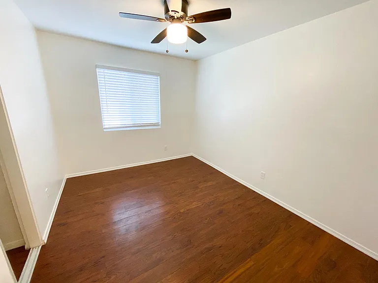 813 N Hoover St #1 — Photo 10