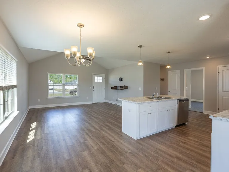 7020 White Pine Ave — Photo 3