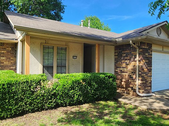 3rd image of 8212 E Lansing St