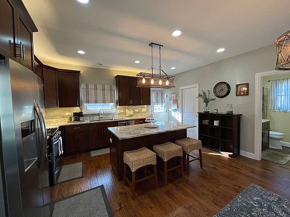 4th image of 10544 S Sacramento Ave