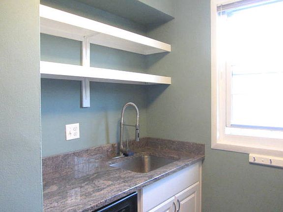 2nd image of 2028 N Vermont St APT 204