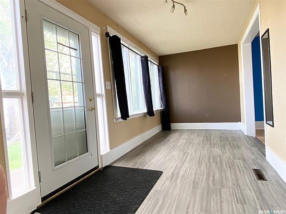 3rd image of 3033 Dewdney AVENUE