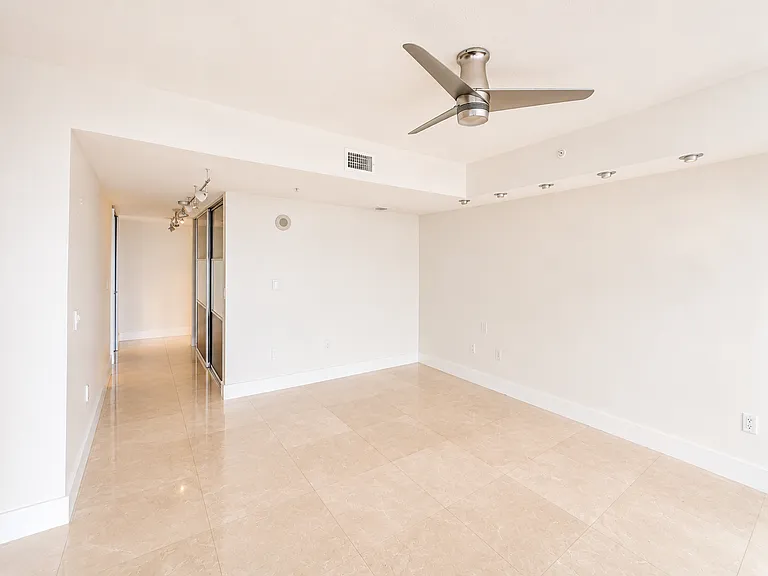 41 SE 5th St #2408 — Photo 6