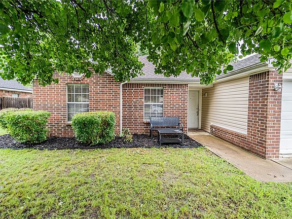 3rd image of 1370 S Jasmine Ln