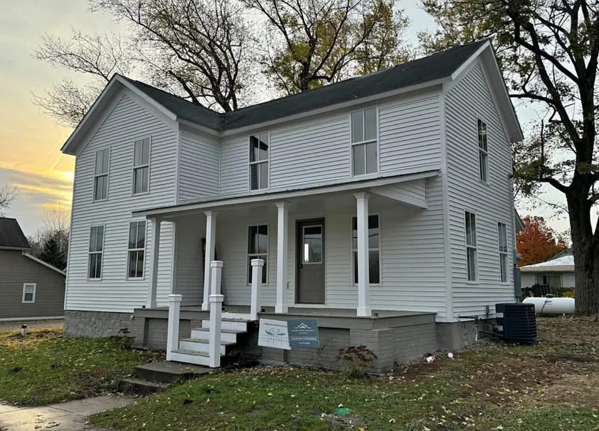 2 bed, $1,300 — Photo 1