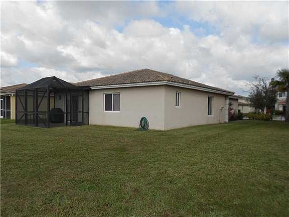 4th image of 2071 SW Newport Isles Blvd