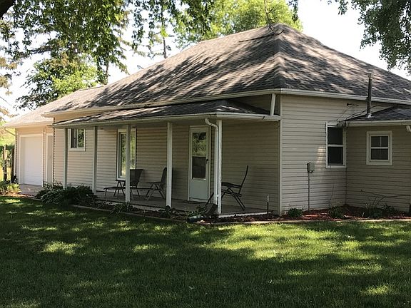 3rd image of 3370 Muncie Ave