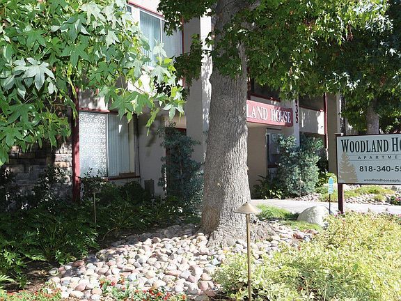 5th image of 22035 Burbank Blvd