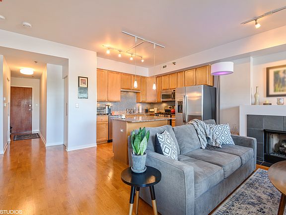 2nd image of 4350 N Broadway St APT 506
