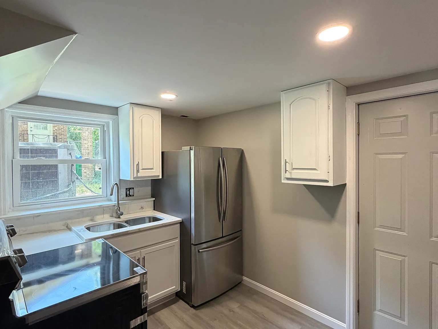 2 bed, 1250 sqft, $1,900 — Photo 2