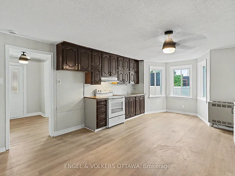 728 Laval St — Photo 3