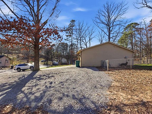 4th image of 3221 Stivers Blvd