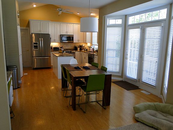 Breakfast/kitchen