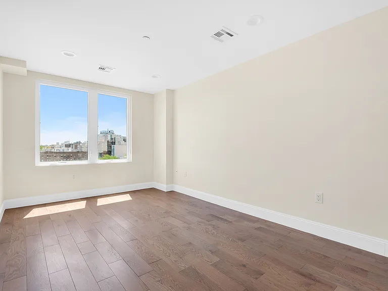 29-10 21st St #304 — Photo 3