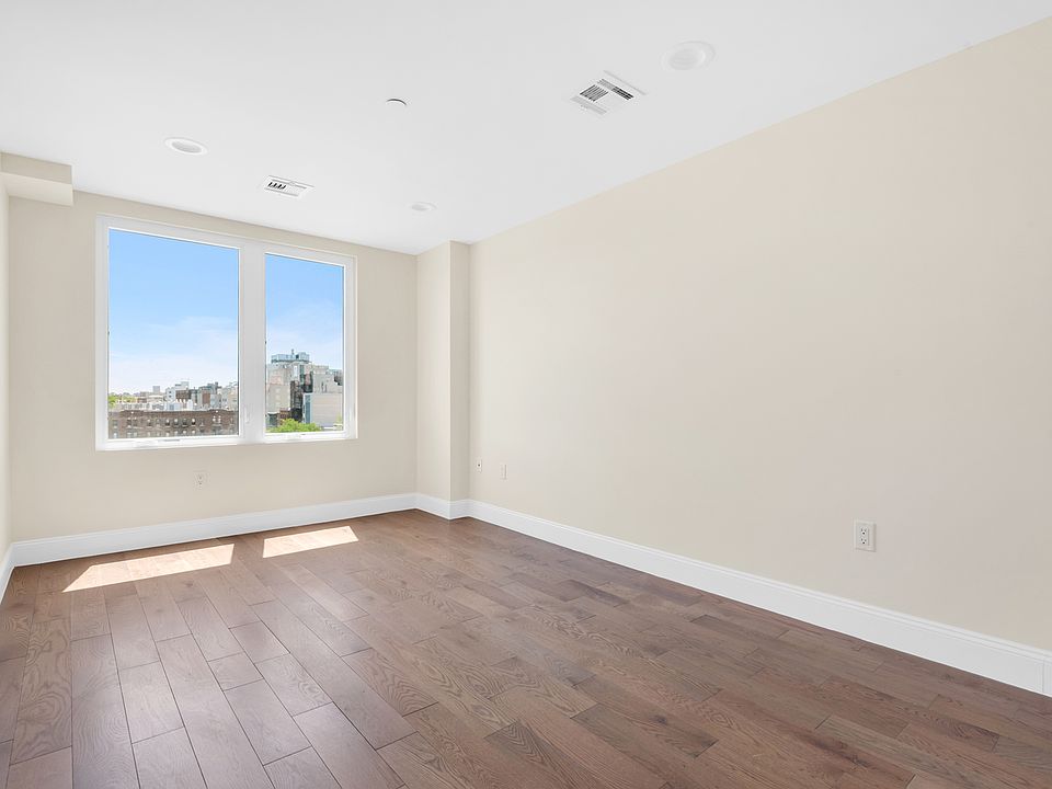 1st image of 29-10 21st St #401