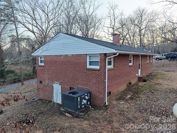 5th image of 327 Breslin St