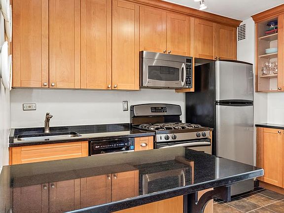 2nd image of 230 E 15th St APT 4L