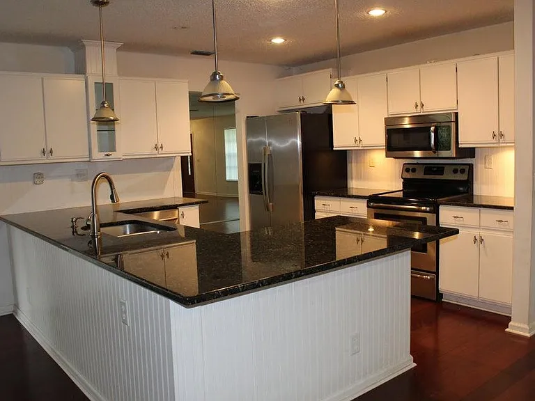 13880 Paddock Dr — Photo 2