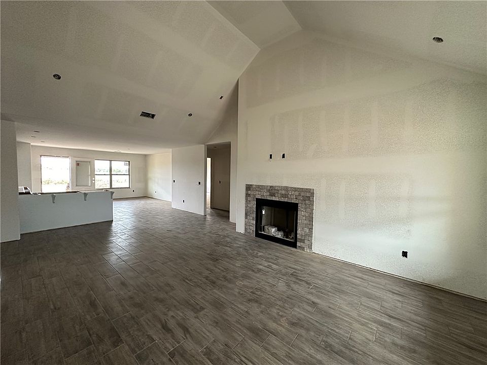 2nd image of 420 Palm St