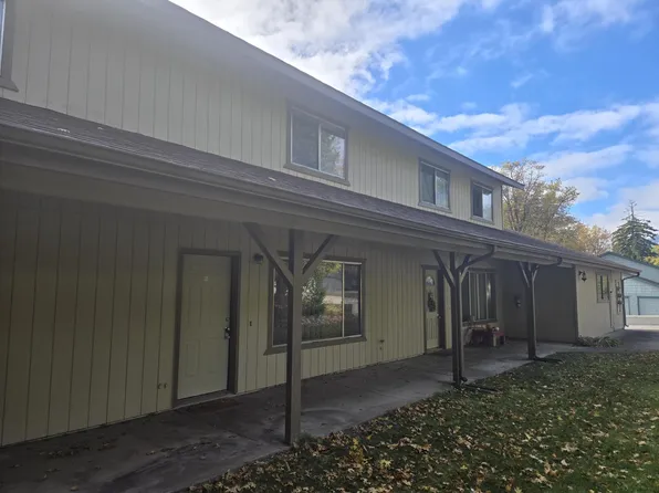 814B Carmen Dr, Mount Shasta, CA 96067