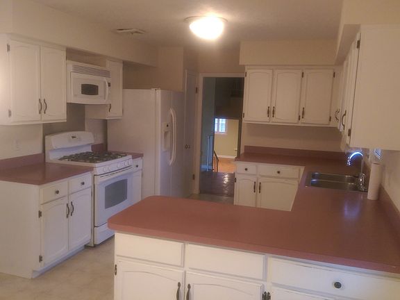 5th image of 210 Meade Dr