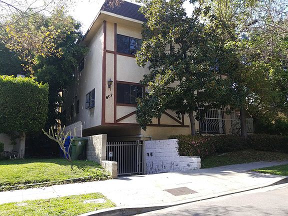 3rd image of 807 N Sycamore Ave APT 2