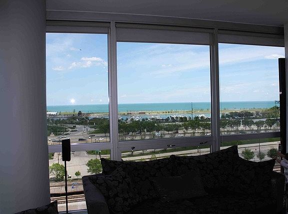 5th image of 1841 S Calumet Ave APT 1001