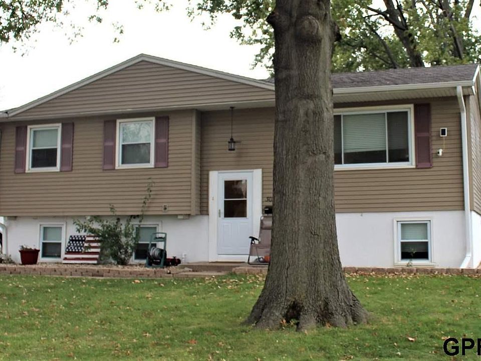 1st image of 3022 S 121st St