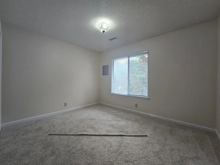 110 Westbrook Ct — Photo 7