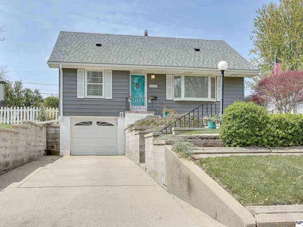 2528 S 40th St, Omaha, NE 68105