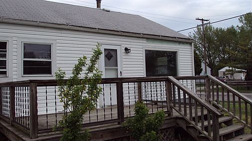 2nd image of 905 Maryland St