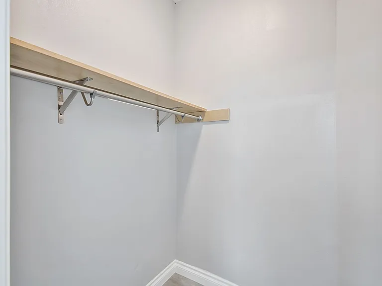 513 S Oak St — Photo 21