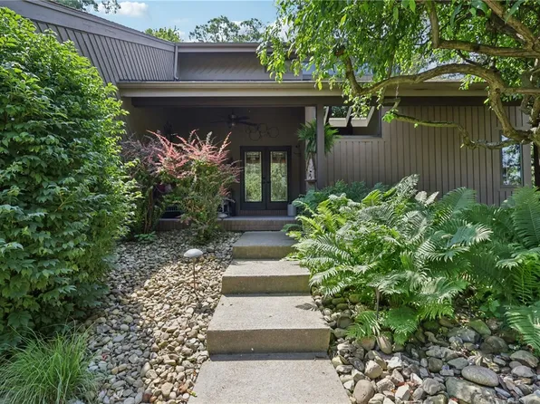 2044 Lake Marshall Dr, Gibsonia, PA 15044