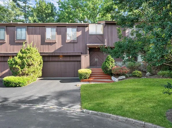 10 Morley Court, Albertson, NY 11507