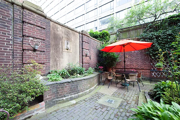 Rented by R New York | media 25