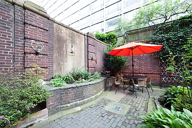 Rented by R New York